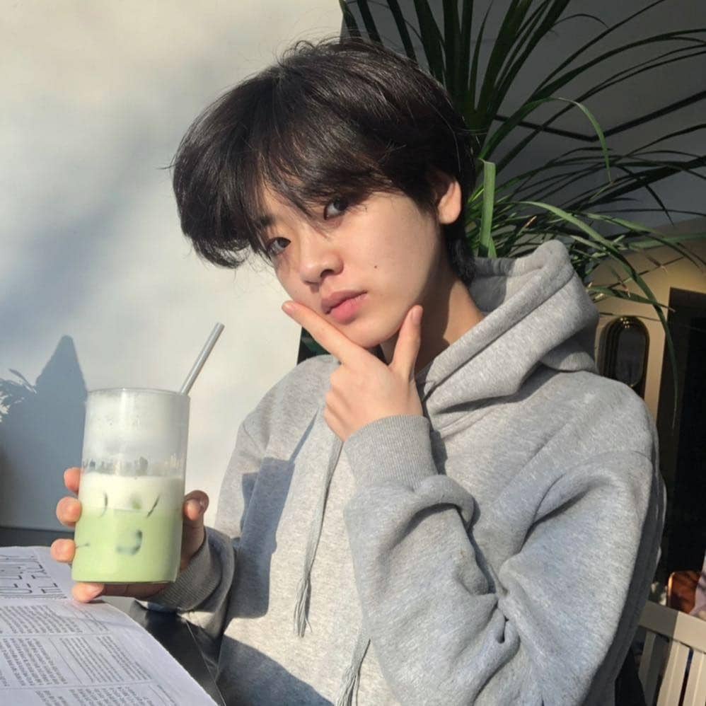 aktris Korea Lee Joo Young tampil cuek (instagram.com/i_icaruswalks)