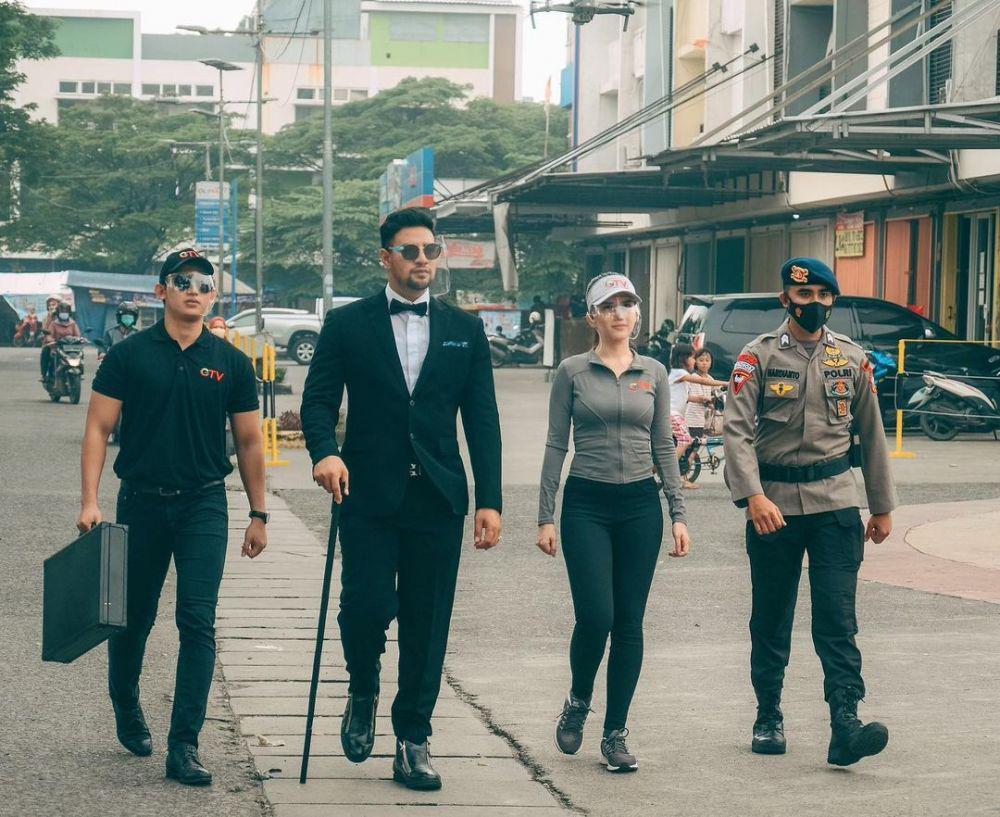 Gantikan Kriss Hatta Jadi Mister Money, Ini 10 Potret Gagah Ammar Zoni
