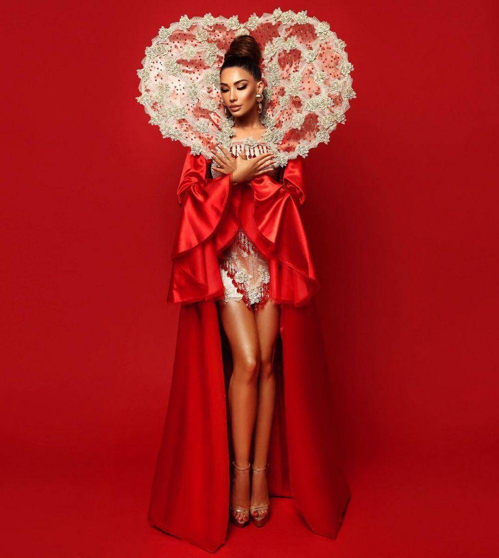 Nasional Kostum Miss Universe Albania 2020 (Instagram.com/paulamehmetukajj)