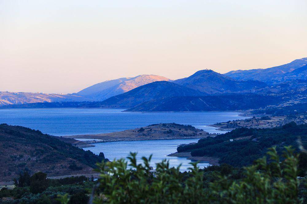 Danau Qaraoun (Twitter.com/Jess | Chasing Stories)