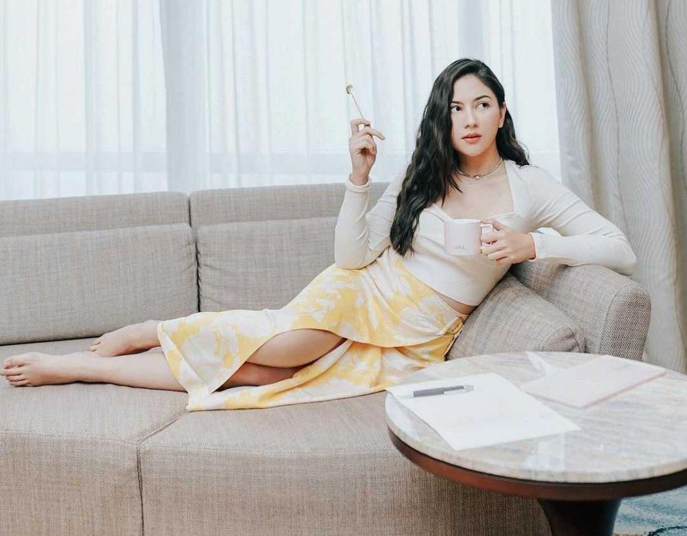 Santuy Abis, 12 Potret Artis Selonjoran Menikmati Waktu Santai
