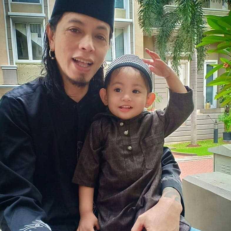 Ovy /rif bersama cucunya instagram.com/ovyrif