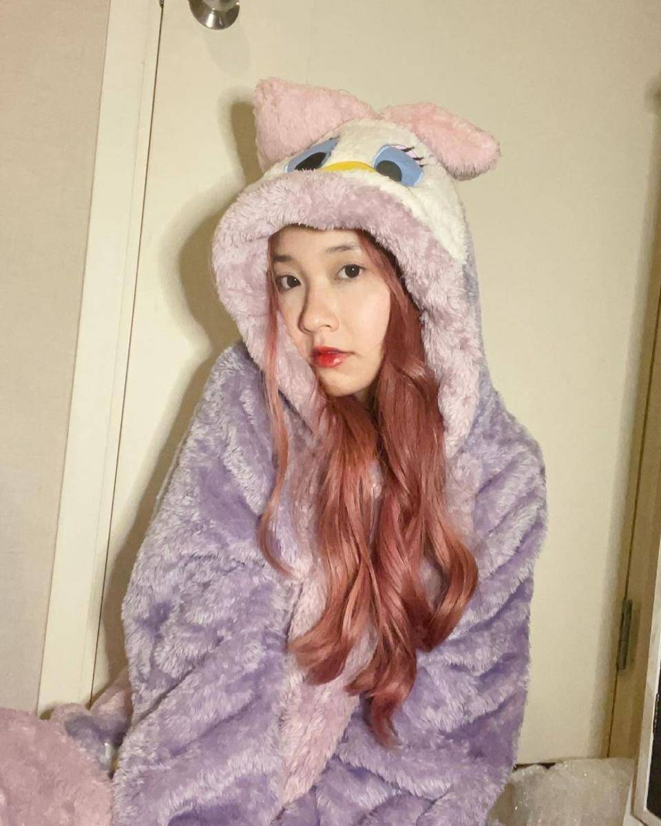 Puimek Napasorn dengan rambut pink (Instagram.com/puimekster)