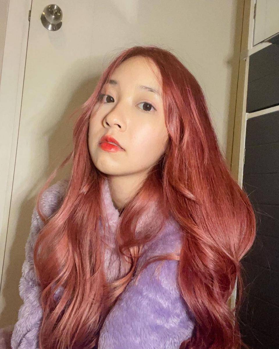 Puimek Napasorn dengan rambut pink (Instagram.com/puimekster)