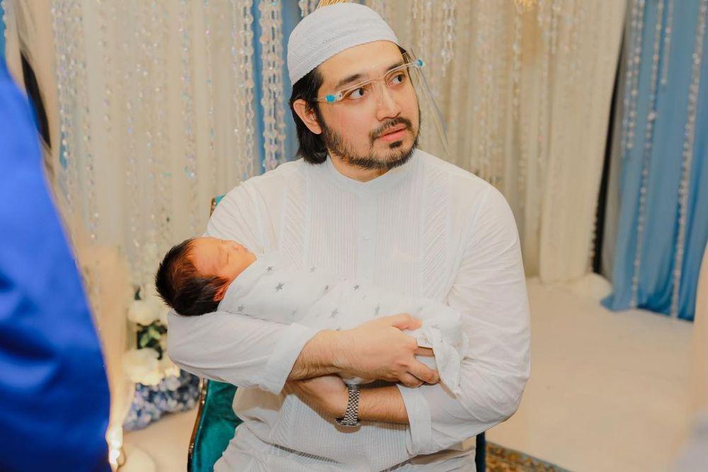 9 Potret Putra Siti Nurhaliza dengan Para Kakak, Beda Puluhan Tahun!