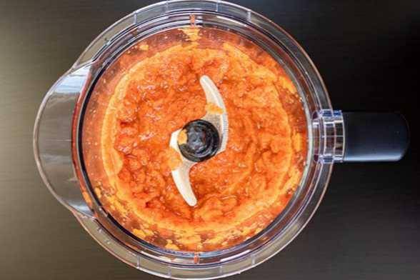 Menghaluskan bumbu (dailycookingquest.com)