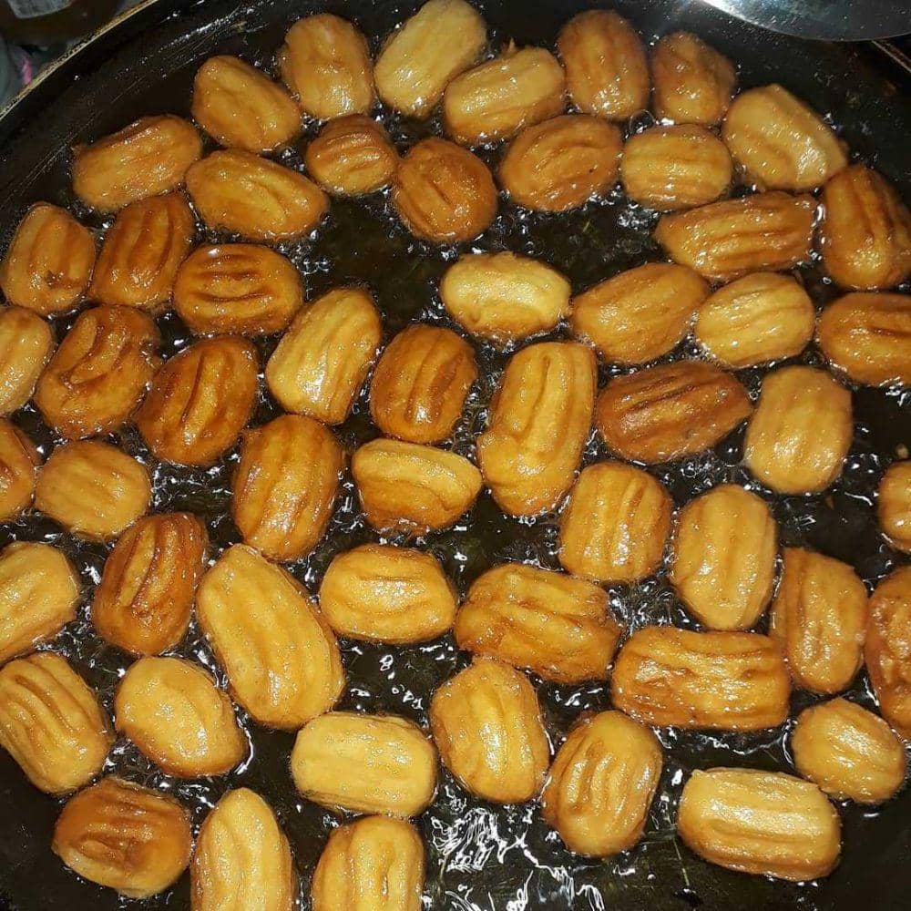 Menggoreng tulumba (instagram.com/fayans_boya_ustasi_oktay)