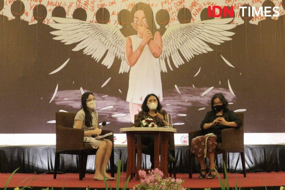 Direktur Advokasi Hopehelps UGM, Judith Gracia (tengah). (IDN Times/Paulus Risang)