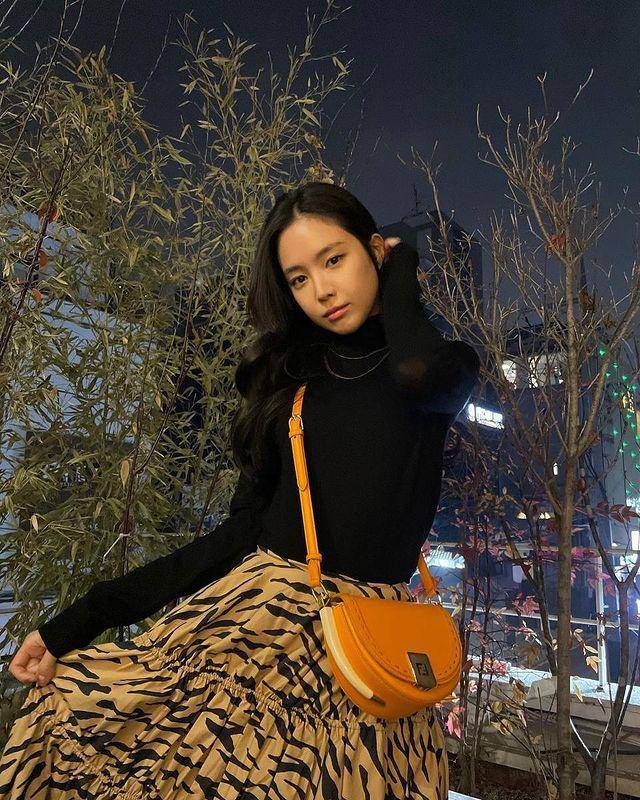 Naeun Apink (instagram.com/marcellasne_)