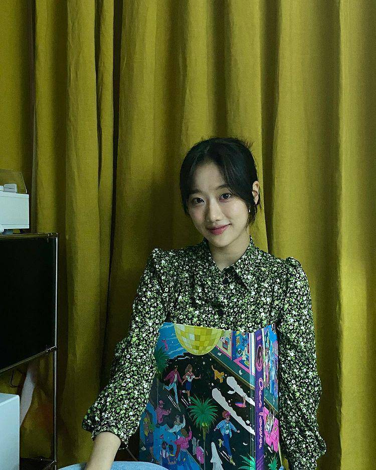 Naeun APRIL (instagram.com/betterlee_0824)