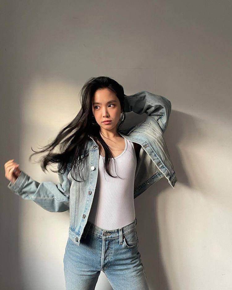 Naeun Apink (instagram.com/marcellasne_)
