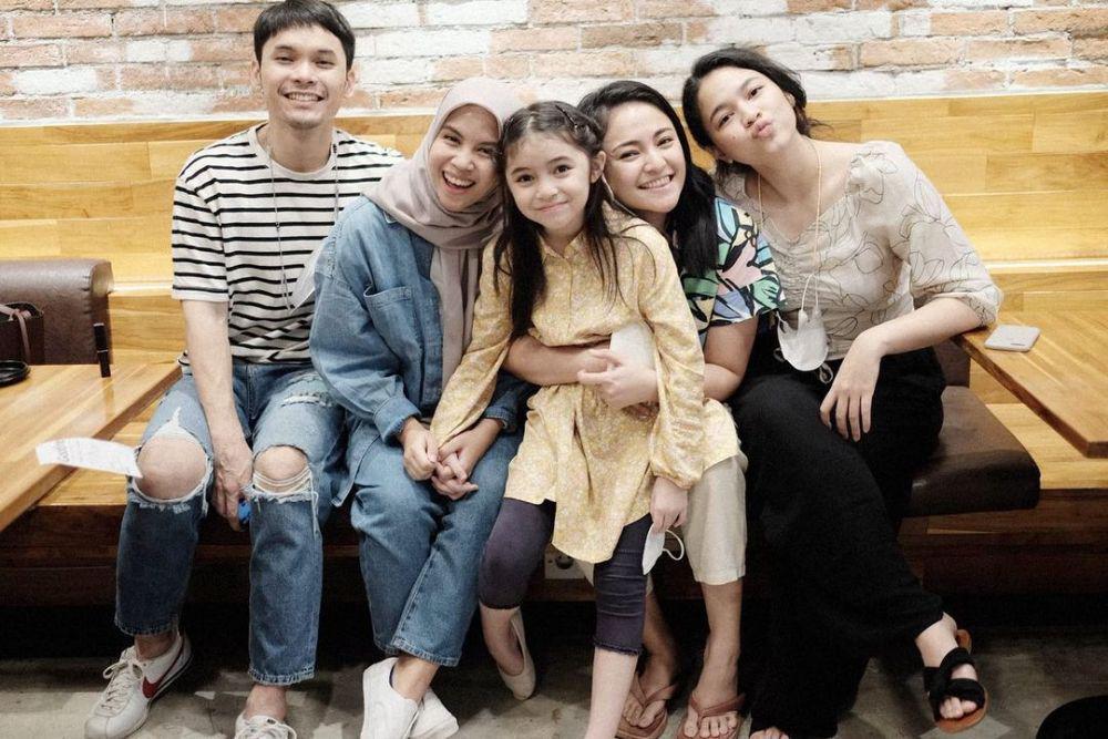 9 Potret Kompak Marshanda dan Nesya saat Asuh Sienna