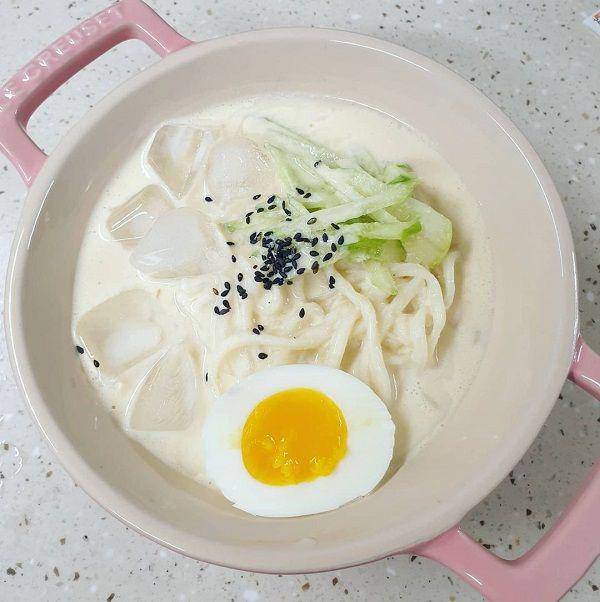 kongguksu (instagram.com/eugene_minibini)