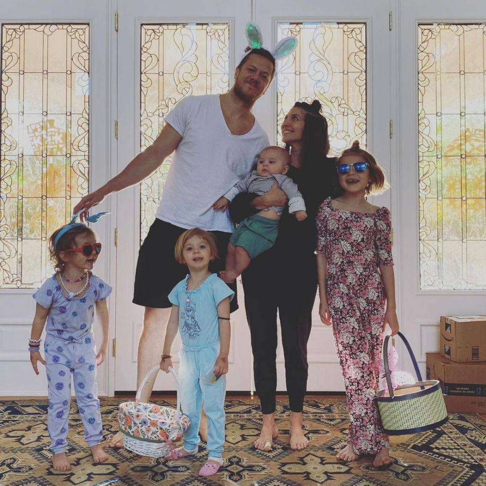 Dan Reynolds Imagine Dragons bersama keluarga tercinta (instagram.com/ajavolkman)
