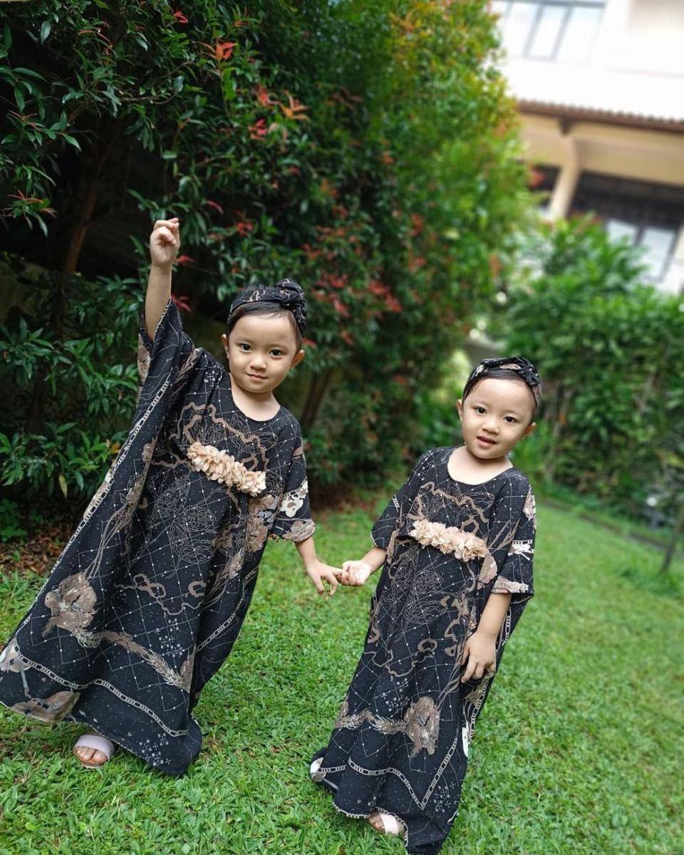 instagram.com/twins_maira_naura