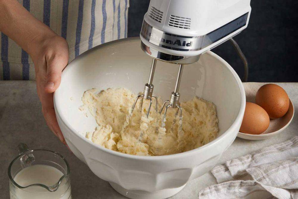 Kocok butter and telur (kingarthurflour.com)