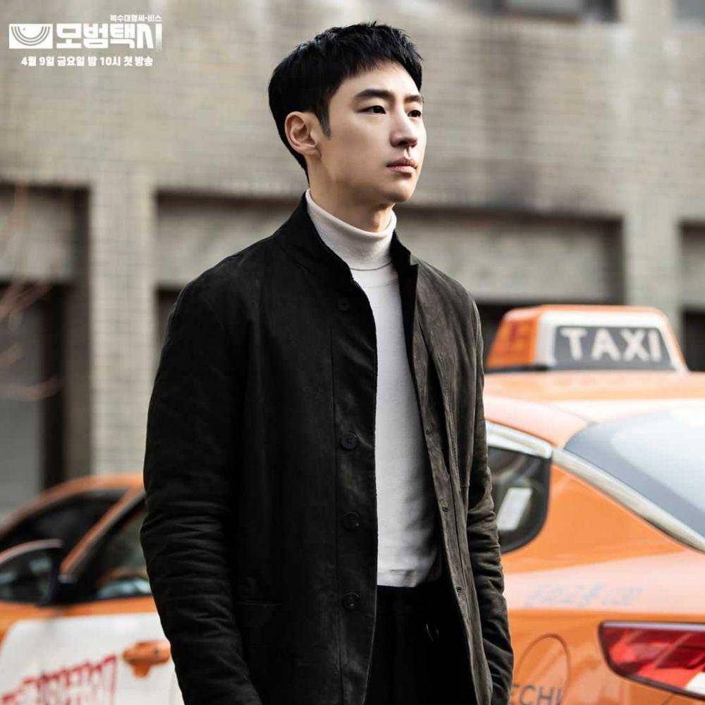 Lee Je Hoon di Taxi Driver (nstagram.com/sbsdrama_official)
