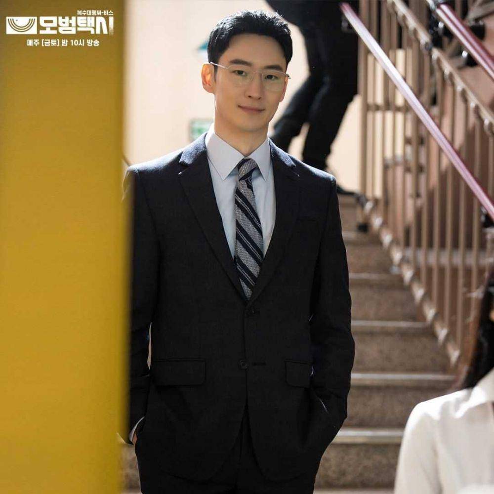 Lee Je Hoon di Taxi Driver (nstagram.com/sbsdrama_official)