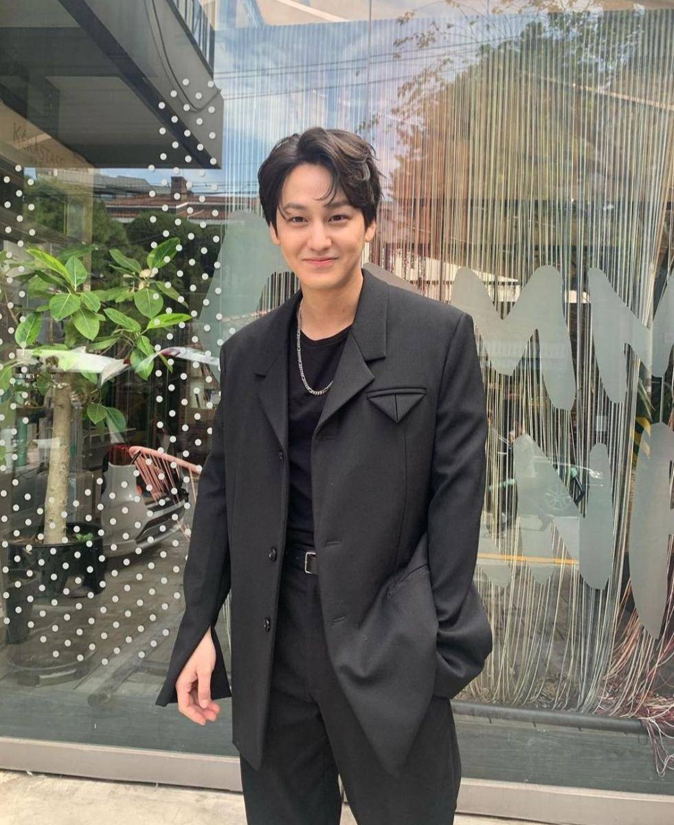 Kim Bum (instagram.com/k.kbeom)