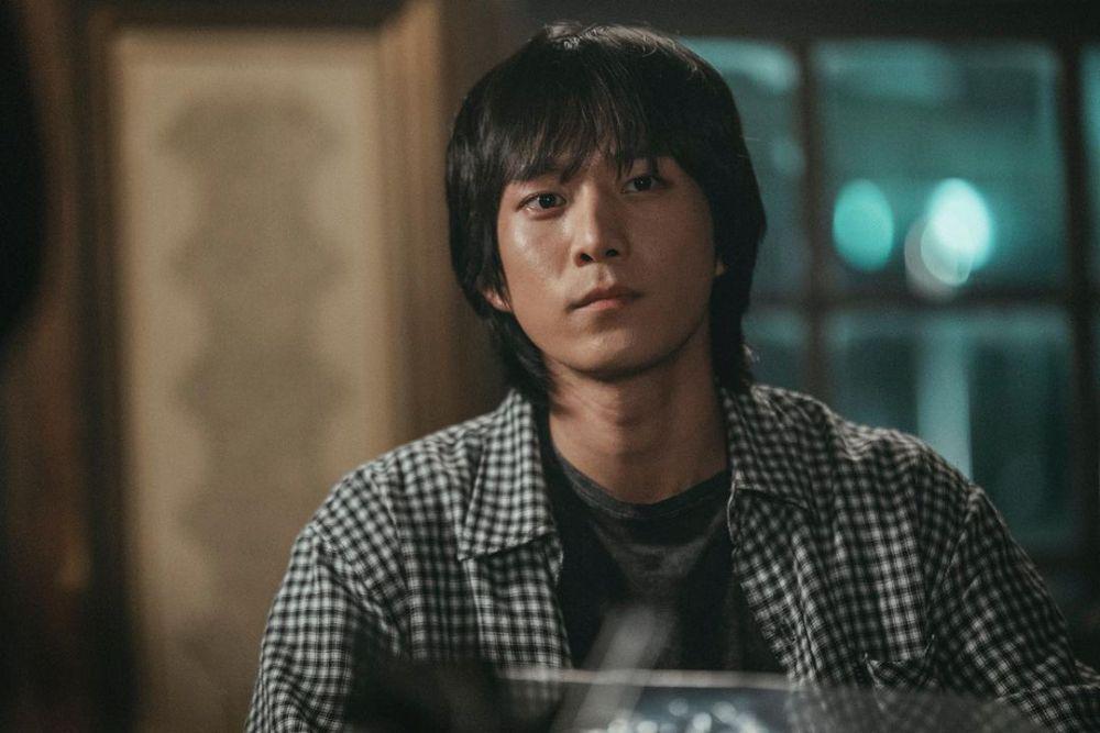 Tampil Gondrong, 10 Potret Kim Young Dae Jadi Cameo di 'Undercover'