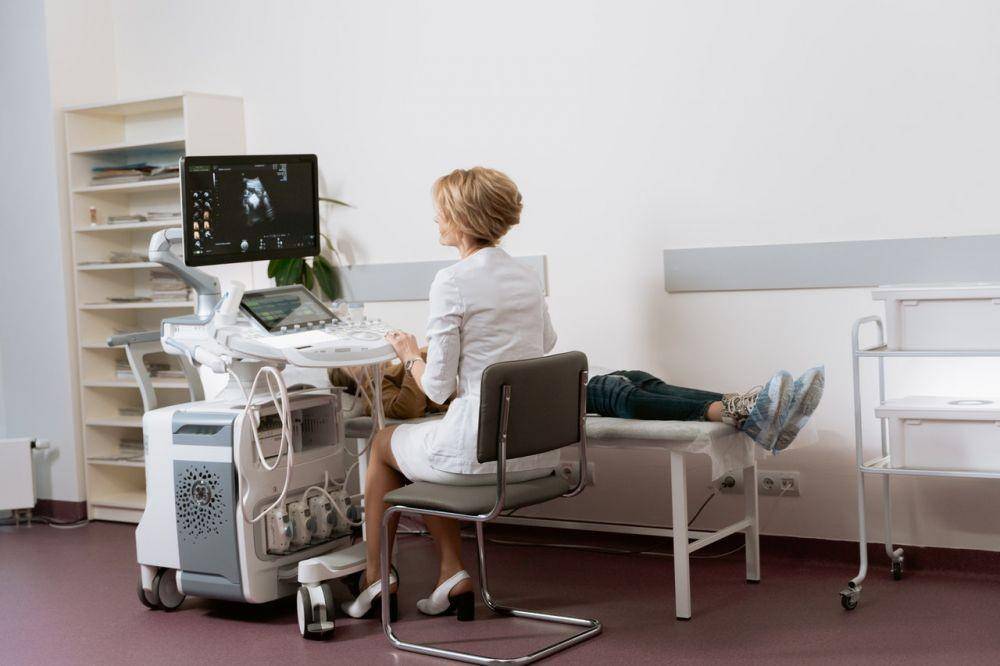 ilustrasi diagnosis tanda ovulasi gagal dengan ultrasound (pexels.com/@mart-production)
