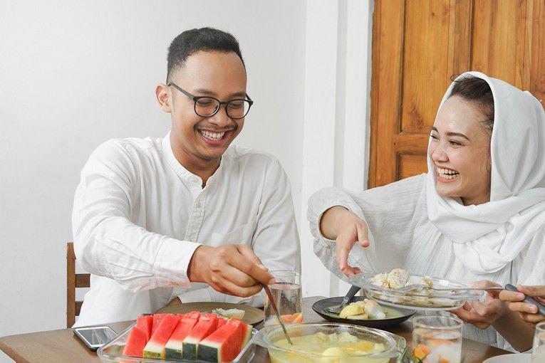 Daripada Pasangan Ngambek, Ingat 5 Hal Penting Ini Deh Saat Ramadan