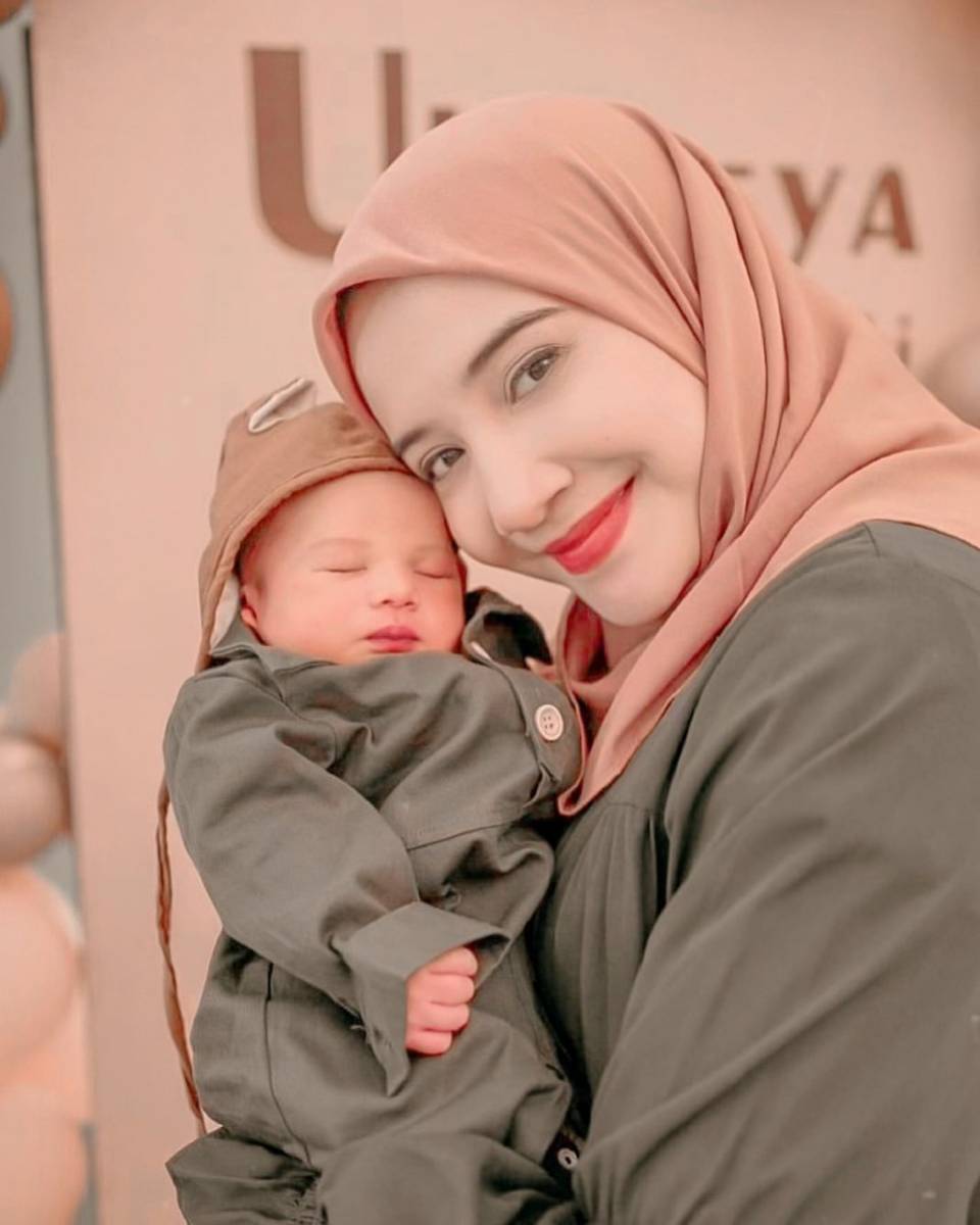 Zaskia Sungkar bersama Ukkasya (instagram.com/zaskiasungkar15)