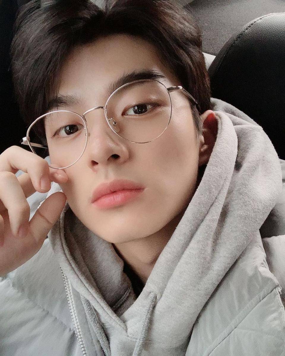 Son Sang Yeon (instagram.com/04s_sy)