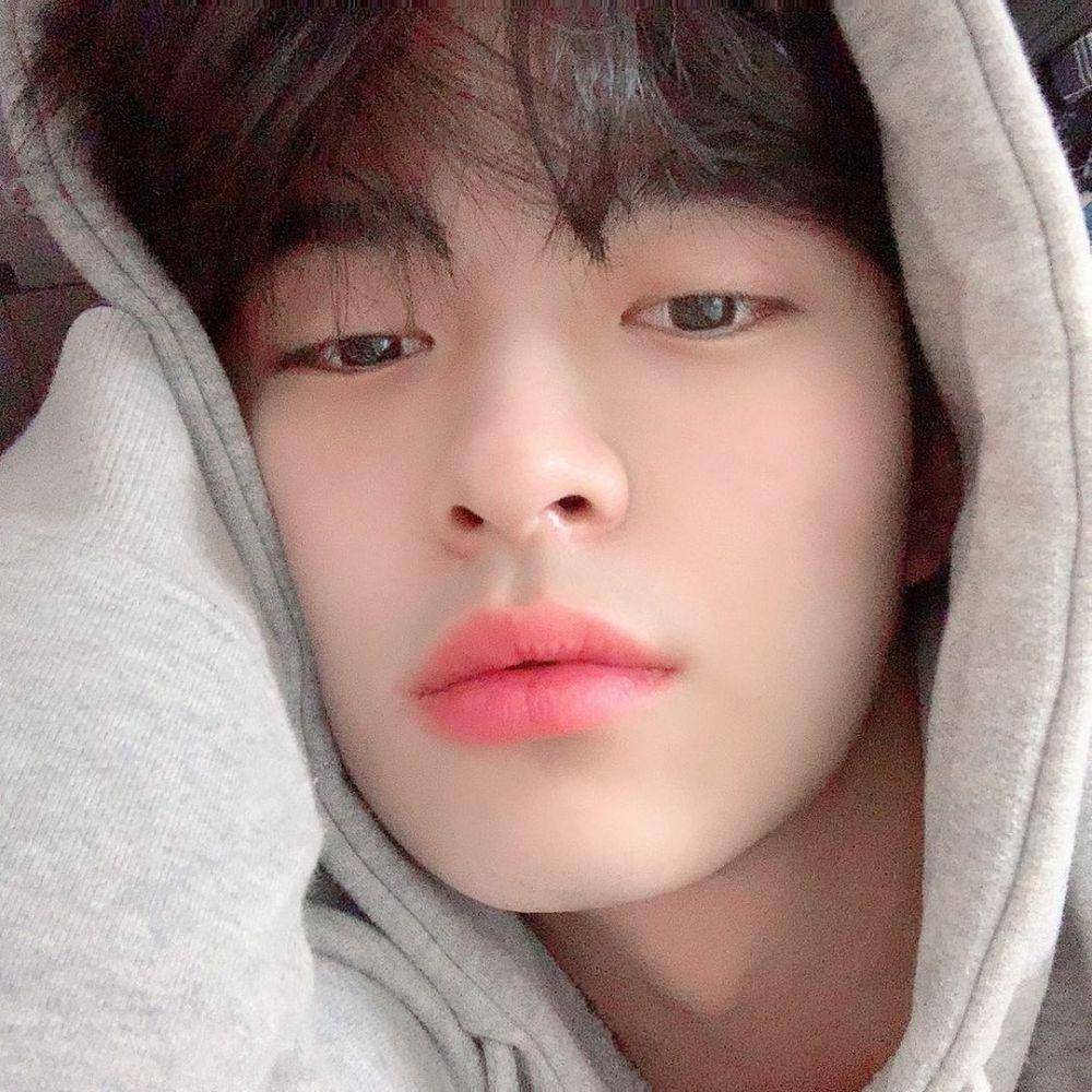 Son Sang Yeon (instagram.com/04s_sy)