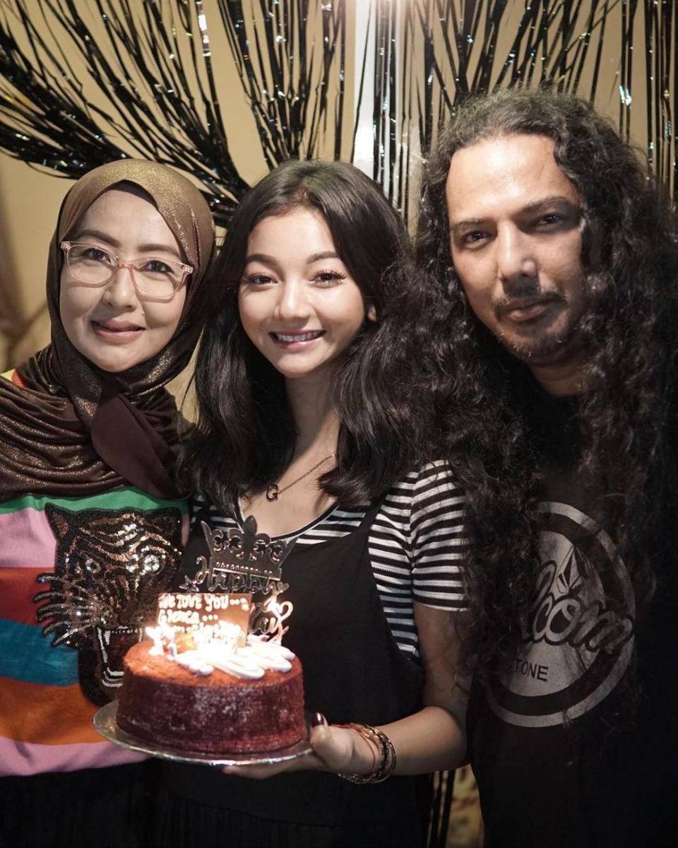 Potret kehangatan Glenca Chysara dengan mama Indah Syla. (instagram.com/glencachysaraofficial)