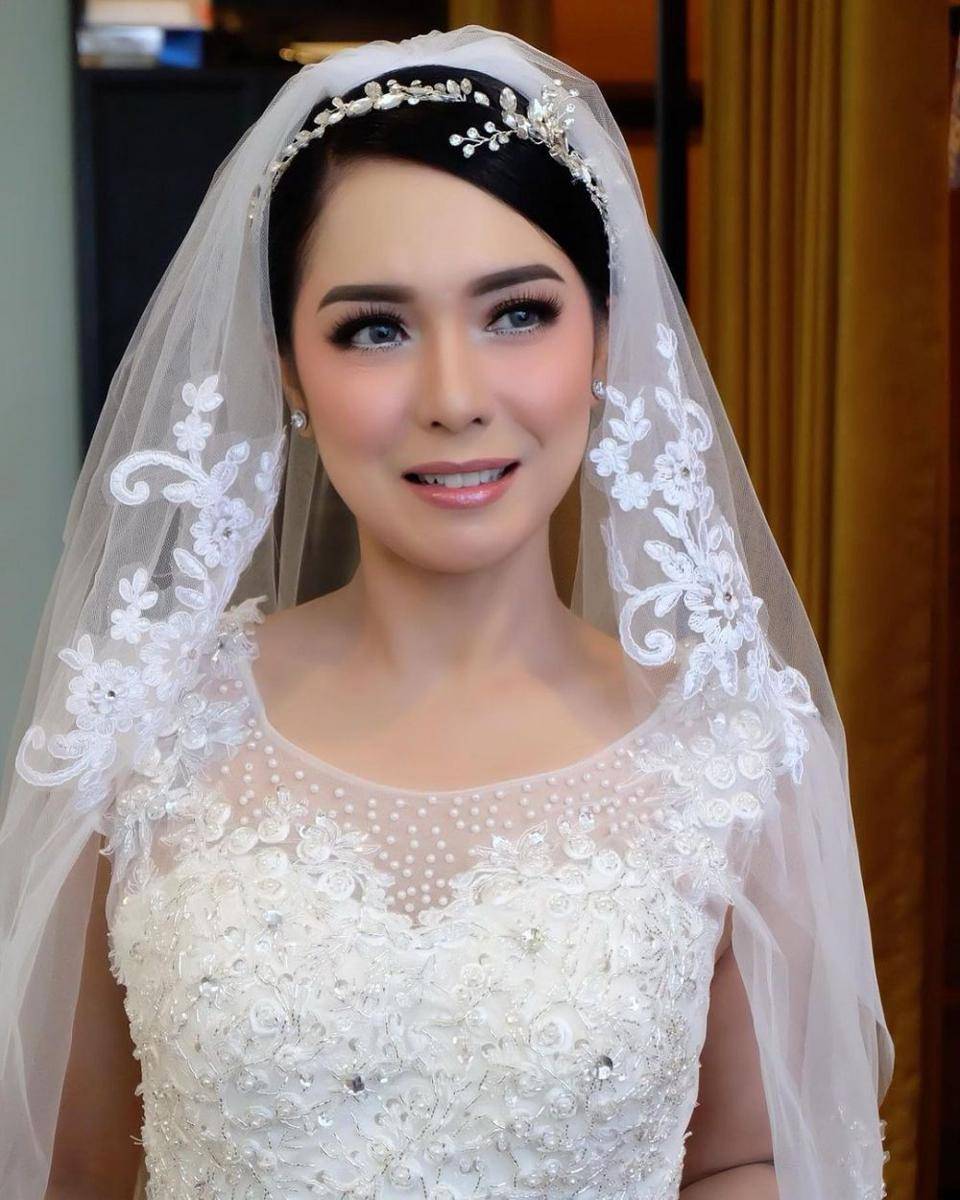 Wedding makeup bergaya Korea (instagram.com/olisherawati)
