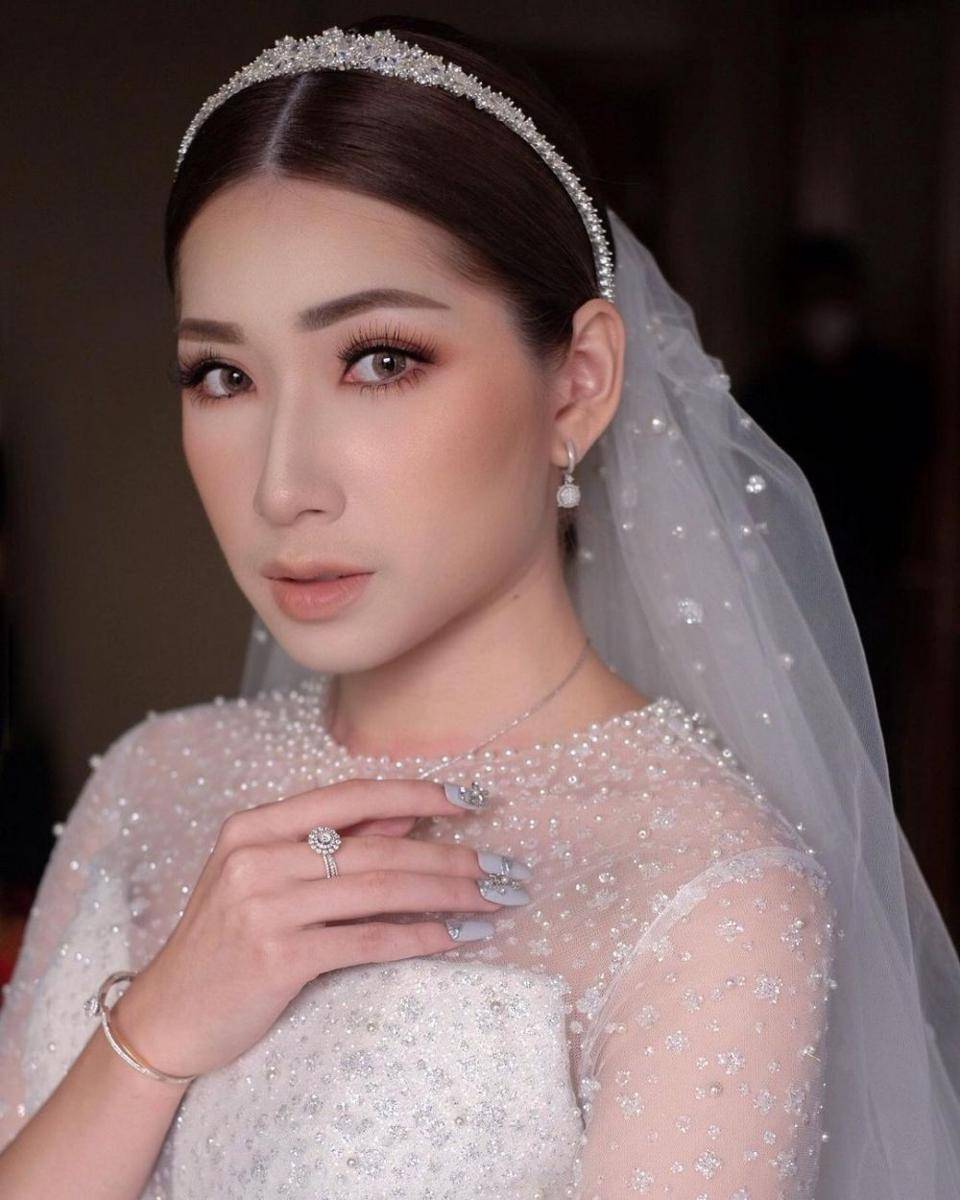 Wedding makeup bergaya korea (@loxiaphoto via instagram.com/imelvilentcia)