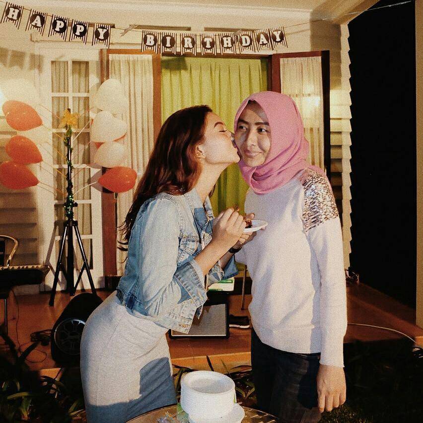 Potret kehangatan Glenca Chysara dengan mama Indah Syla. (instagram.com/glencachysaraofficial)