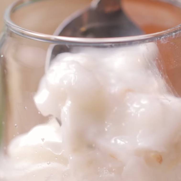 Daging kelapa muda (yummy.co.id)