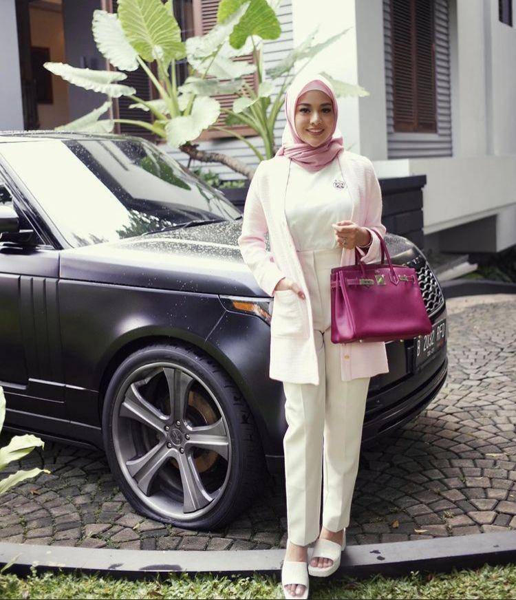 Instagram.com/Aurelie.hermansyah/