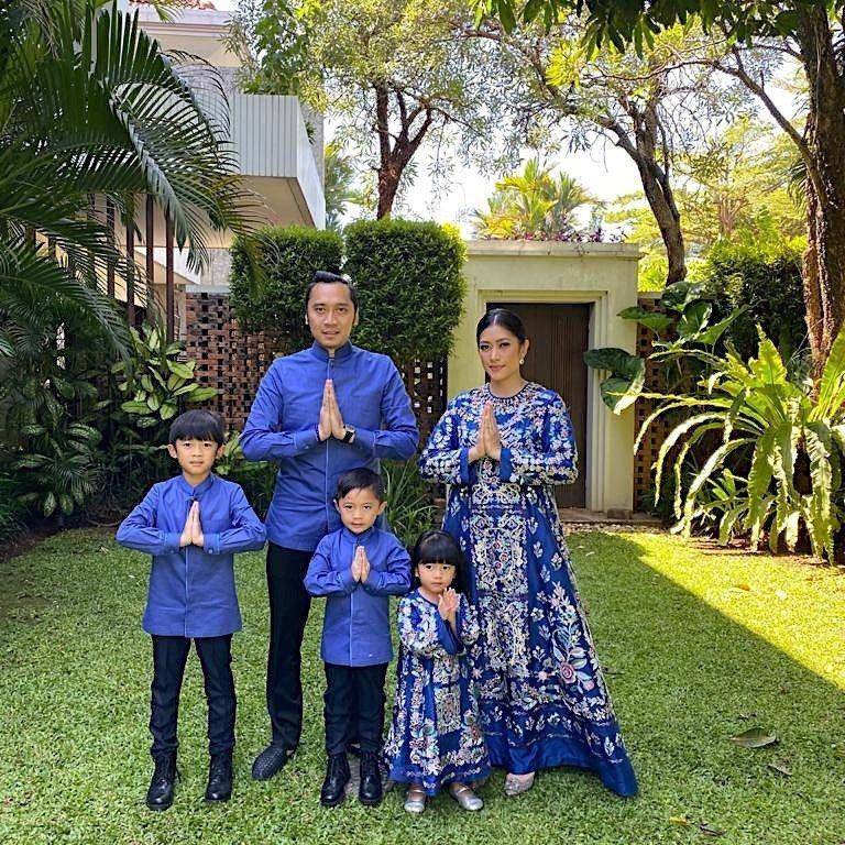 Keluarga Edhie Baskoro Yudhoyono dan Aliya Rajasa. (Instagram.com/ruby_26)