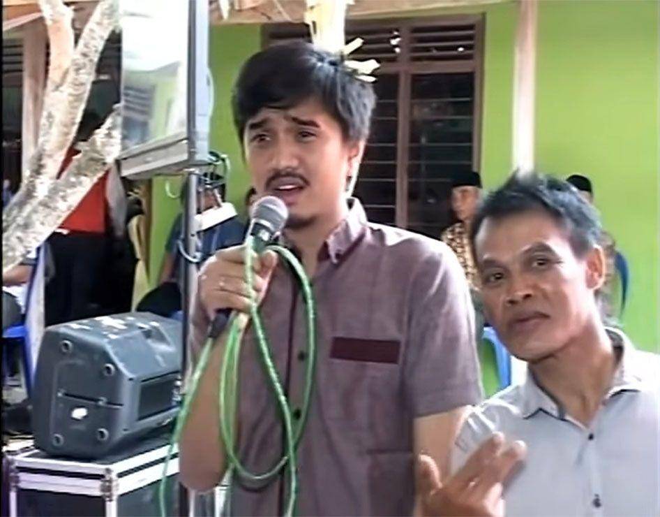 Duta Sheila on 7 nyanyi di kondangan (YouTube/AyuStudio Klaten)
