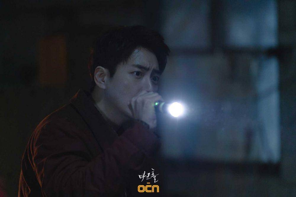 Lee Joon Hyuk di drama Dark Hole (twitter.com/OCN_ORIGINAL)