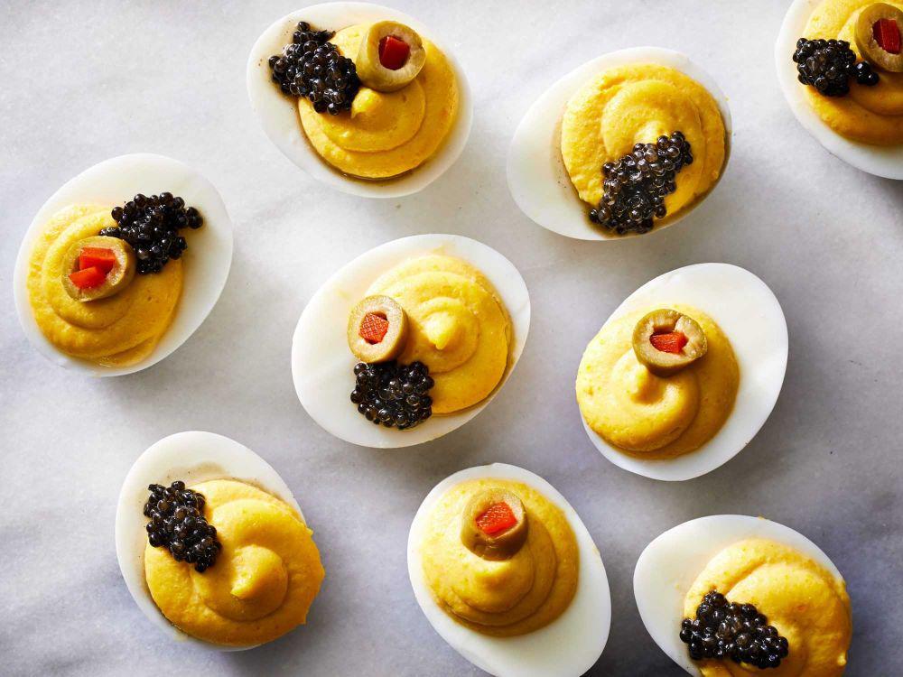 ilustrasi kaviar deviled egg (foodandwine.com)