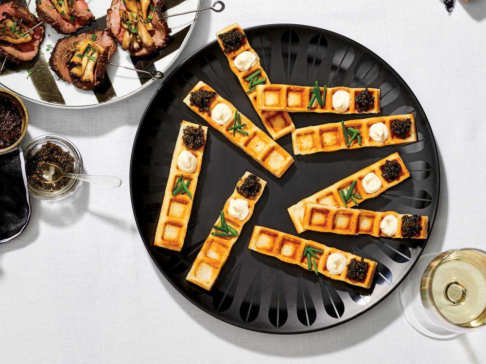 ilustrasi kaviar waffle (foodandwine.com)