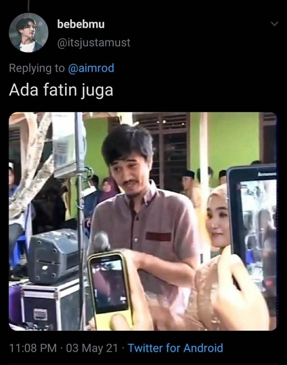 Reaksi netizen saat Duta Sheila on 7 nyanyi di kondangan (Twitter.com/itsjustamust)