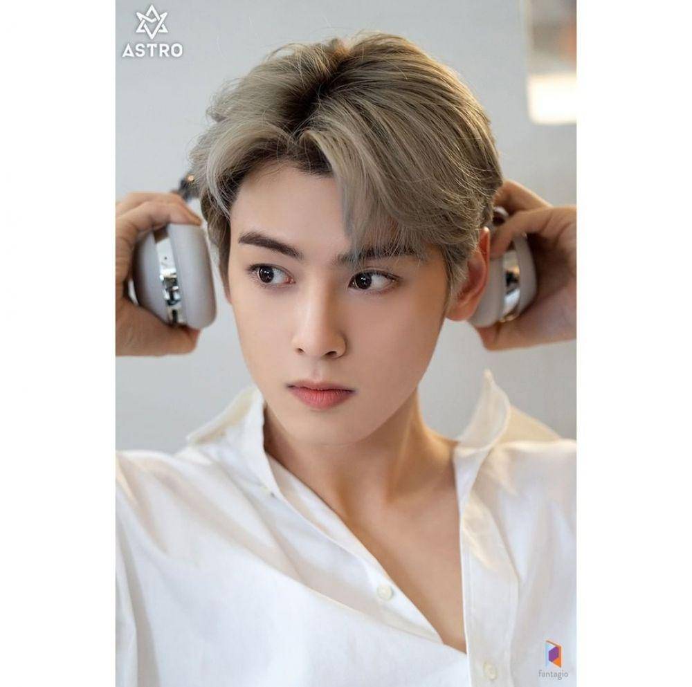 Eunwoo ASTRO (instagram.com/fantagio_official)
