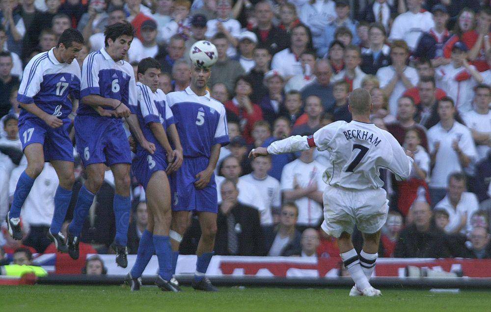 Tendangan bebas David Beckham (thesun.co.uk)