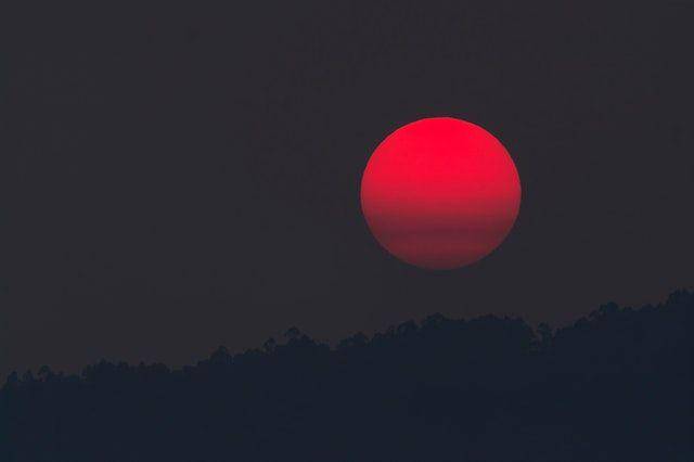 ilustrasi Bulan merah (pexels.com/Pedro Figueras)