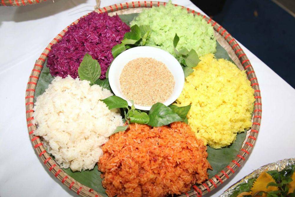 Beras ketan lima warna (trekkingsapa.com)