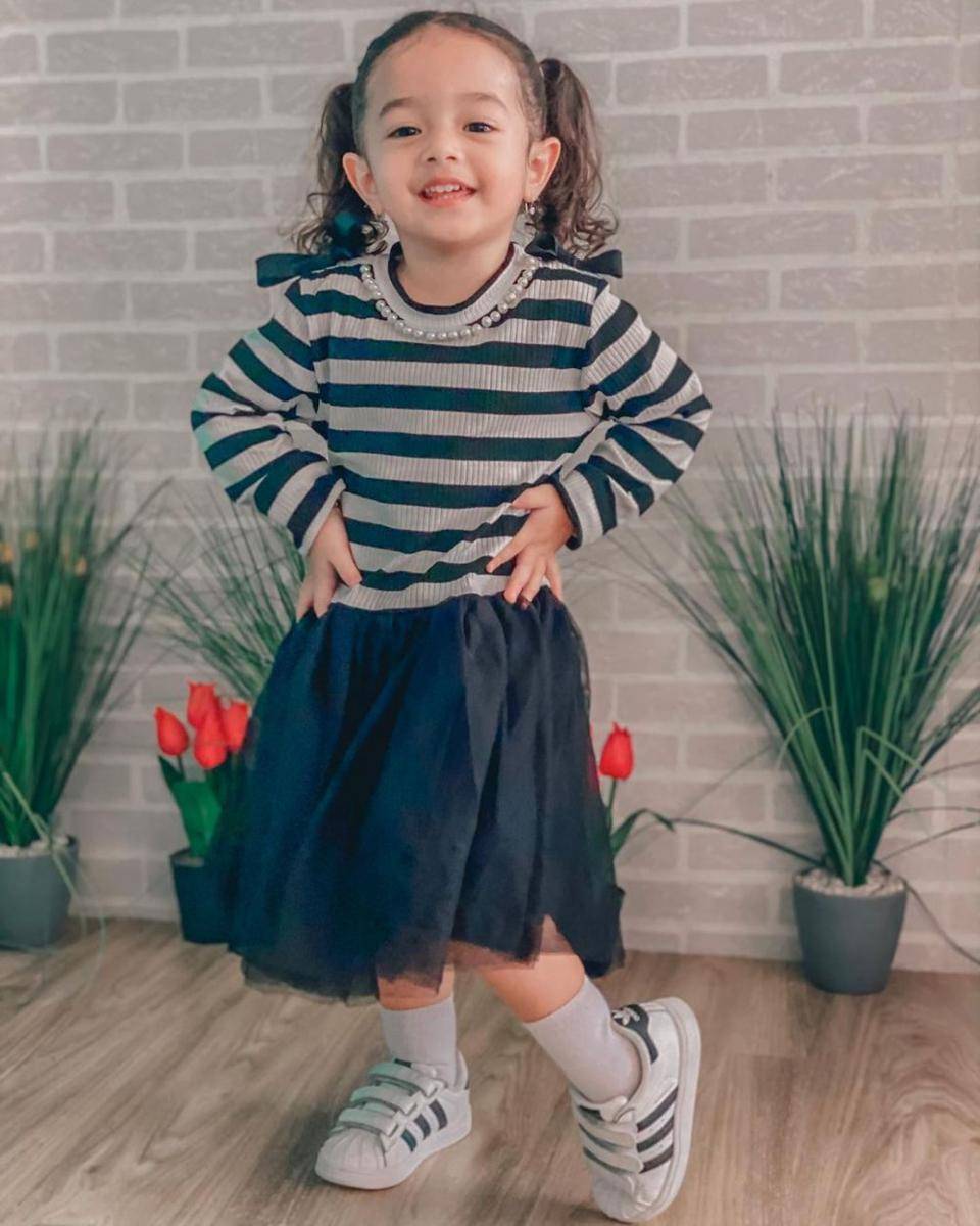 Eijaz jago pose bak model profesional (instagram.com/fairuzarafiq)
