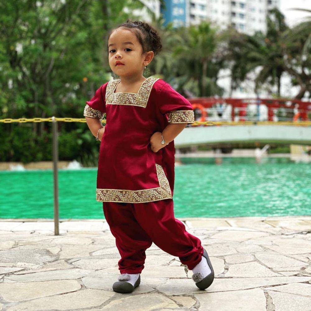 Eijaz jago pose bak model profesional (instagram.com/queeneijazslofareal)