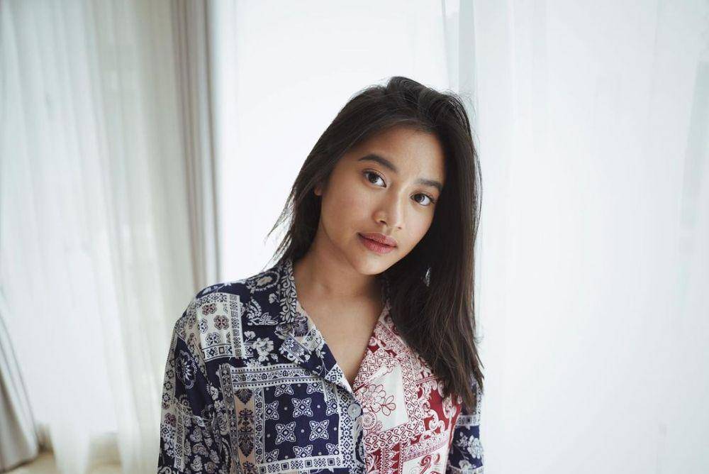 Siti Adira (instagram.com/adirakania)
