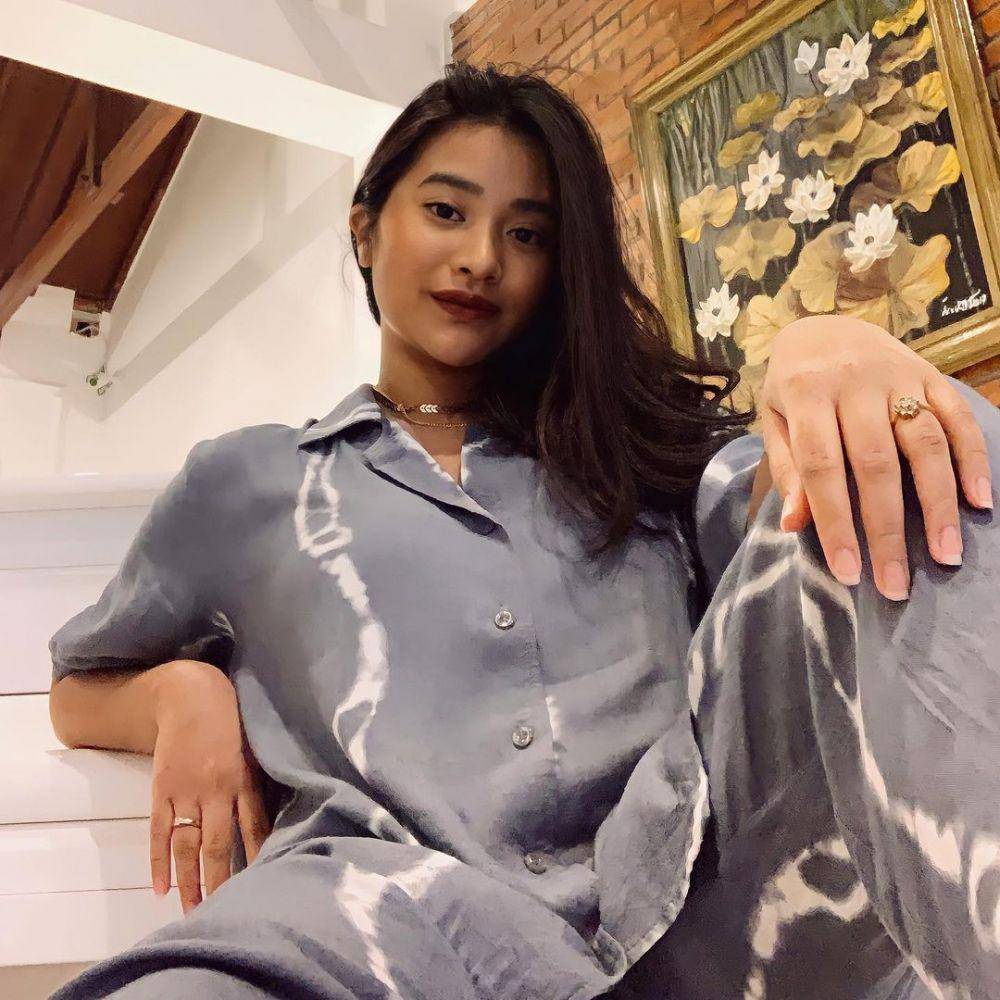 Siti Adira (instagram.com/adirakania)