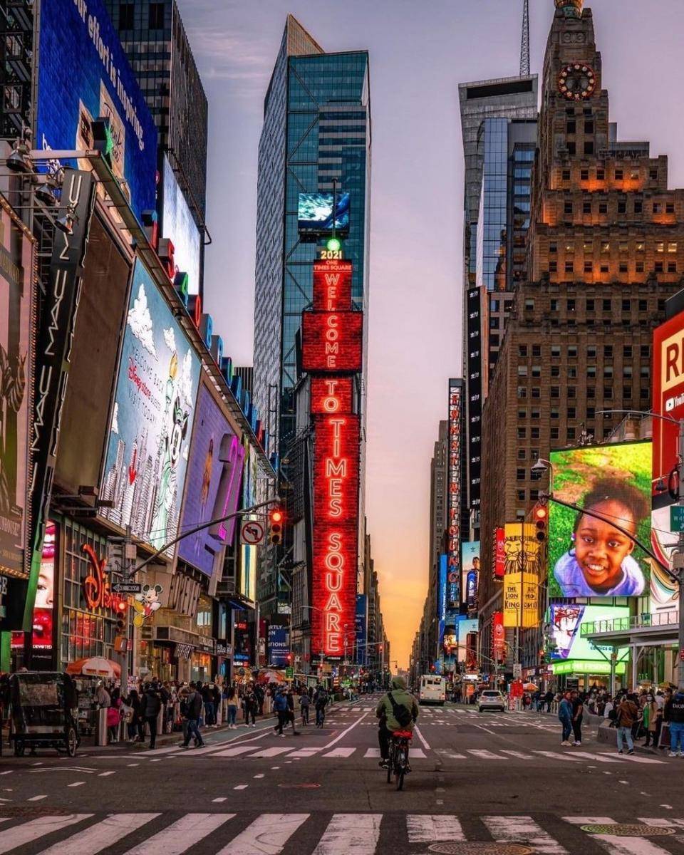 Times Square, Amerika Serikat (instagram.com/tribecaphotographer)